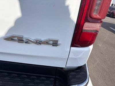 2020 RAM 1500 Laramie Crew Cab 4x4 5'7" Box