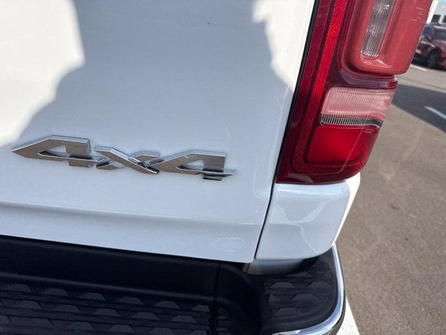 2020 RAM 1500 Laramie Crew Cab 4x4 5'7" Box