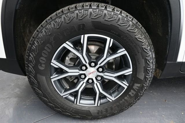 2024 GMC Acadia AT4