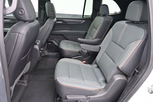 2024 GMC Acadia AT4