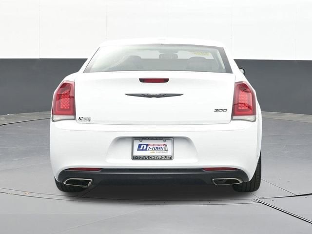 2022 Chrysler 300 Touring
