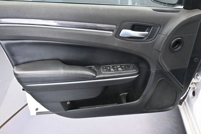2022 Chrysler 300 Touring