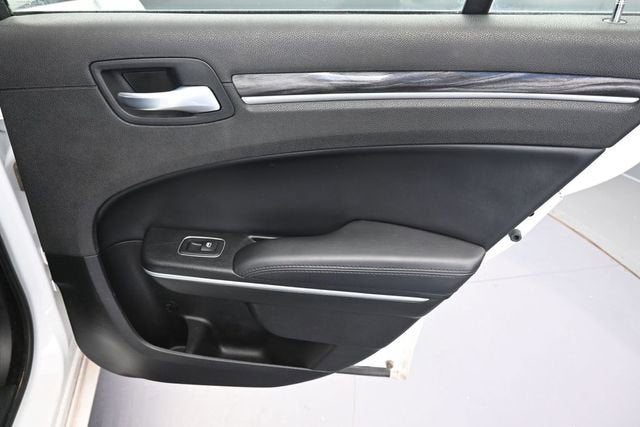 2022 Chrysler 300 Touring