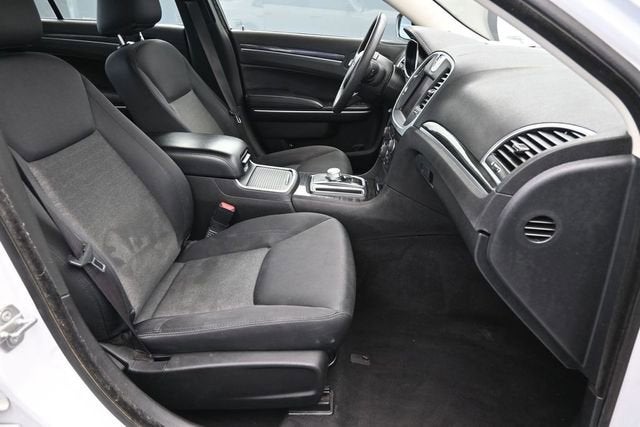 2022 Chrysler 300 Touring
