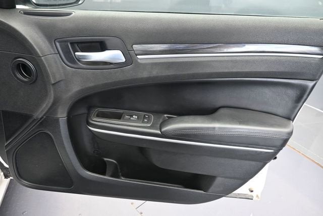 2022 Chrysler 300 Touring