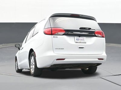 2022 Chrysler Voyager LX