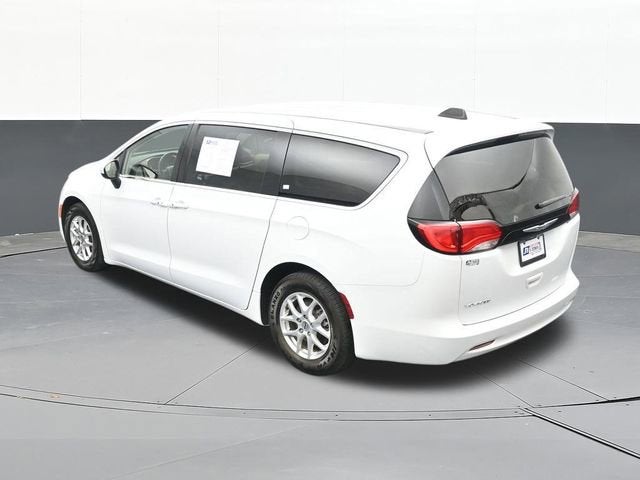 2022 Chrysler Voyager LX