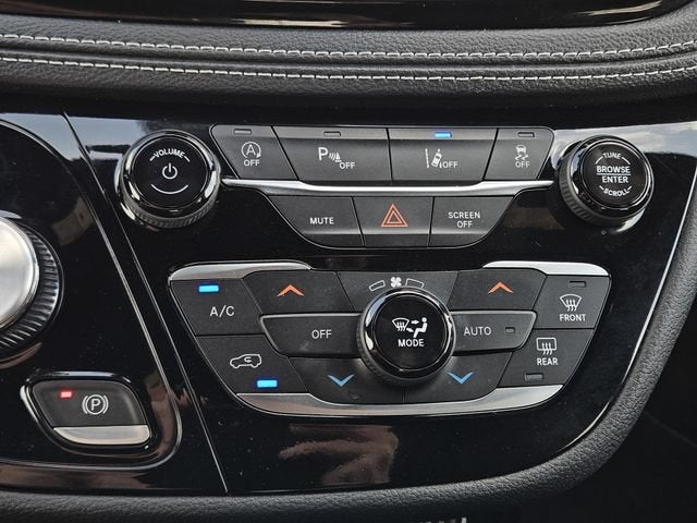 2024 Chrysler Pacifica Touring