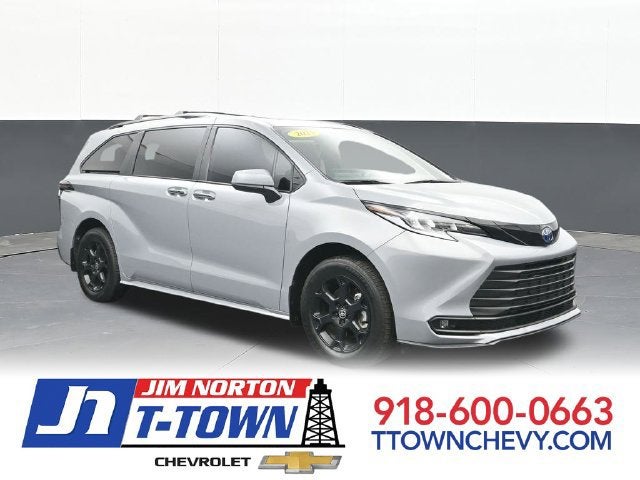 2025 Toyota Sienna Woodland Edition
