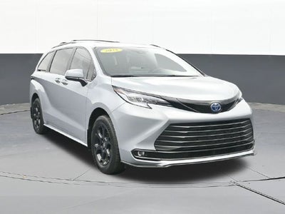 2025 Toyota Sienna Woodland Edition