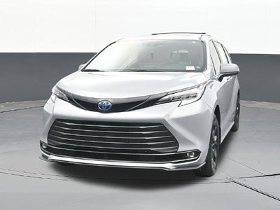 2025 Toyota Sienna Woodland Edition