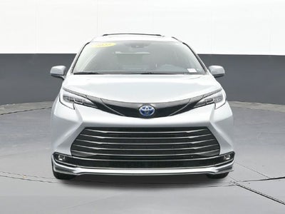 2025 Toyota Sienna Woodland Edition