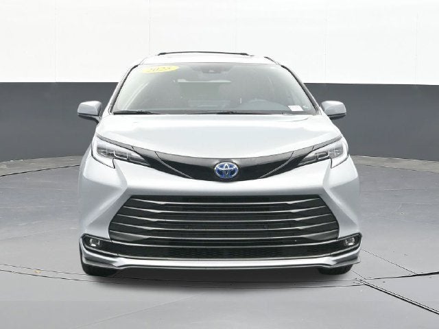 2025 Toyota Sienna Woodland Edition