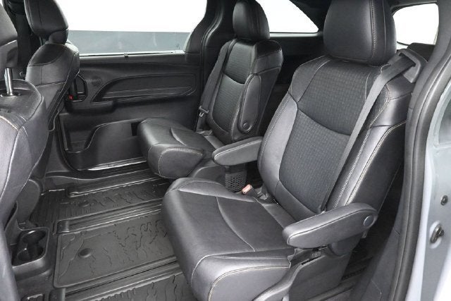 2025 Toyota Sienna Woodland Edition