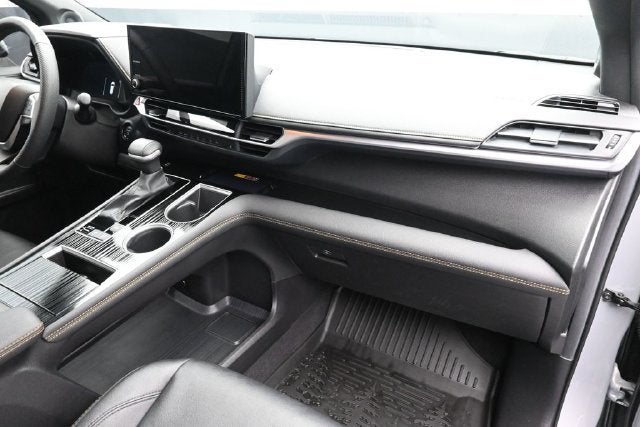 2025 Toyota Sienna Woodland Edition
