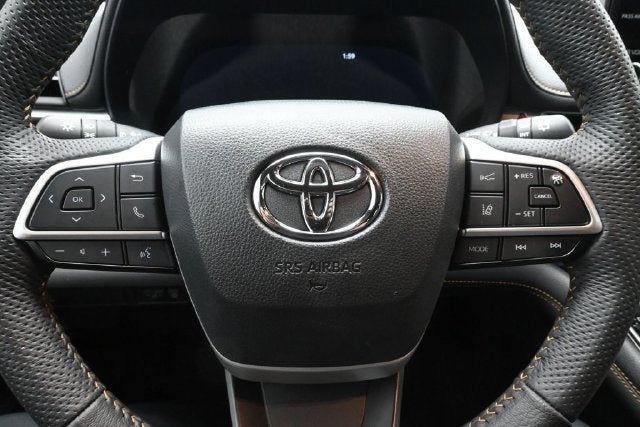 2025 Toyota Sienna Woodland Edition