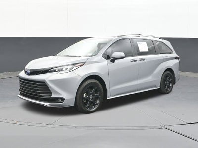 2025 Toyota Sienna Woodland Edition