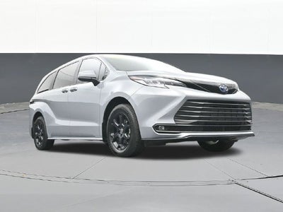 2025 Toyota Sienna Woodland Edition