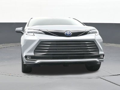 2025 Toyota Sienna Woodland Edition