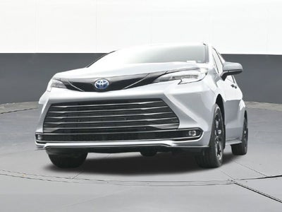 2025 Toyota Sienna Woodland Edition