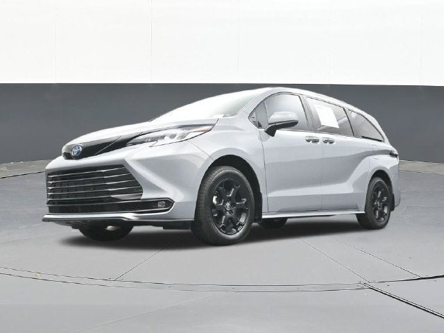 2025 Toyota Sienna Woodland Edition