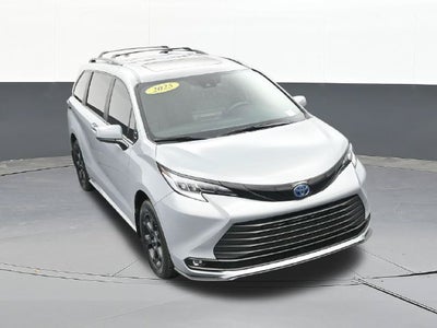 2025 Toyota Sienna Woodland Edition