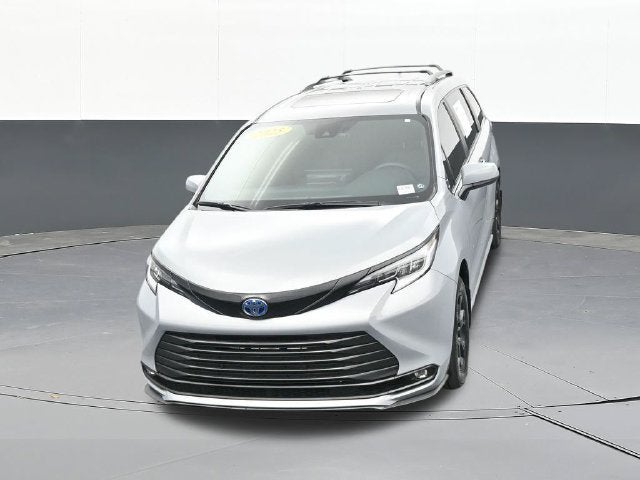2025 Toyota Sienna Woodland Edition