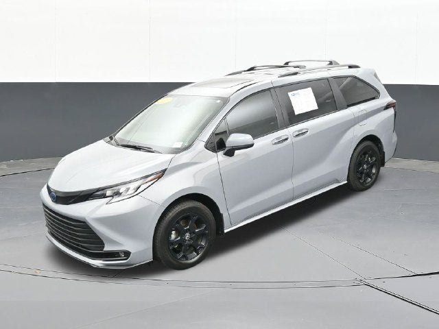 2025 Toyota Sienna Woodland Edition