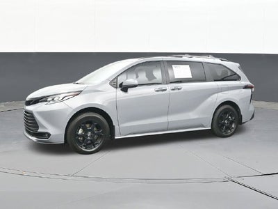 2025 Toyota Sienna Woodland Edition