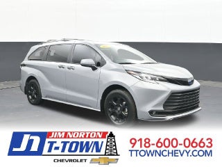 2025 Toyota Sienna Woodland Edition