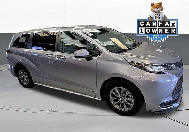 2021 Toyota Sienna LE