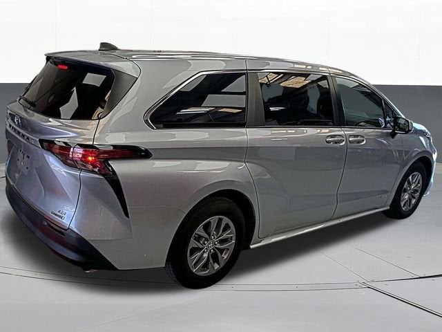 2021 Toyota Sienna LE