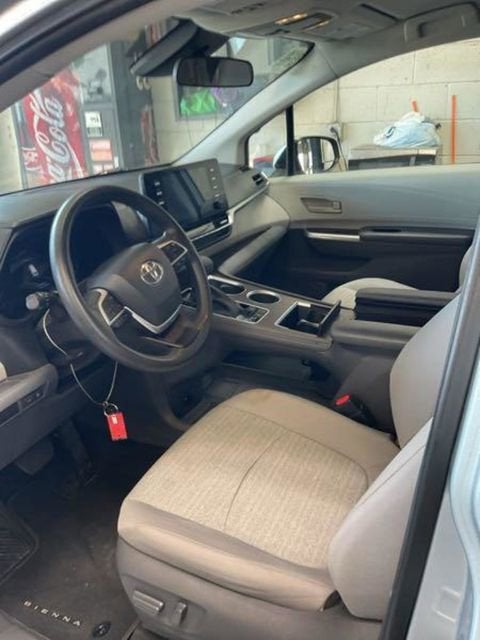 2021 Toyota Sienna LE