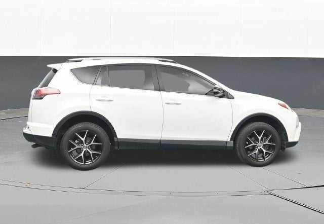2017 Toyota RAV4 SE