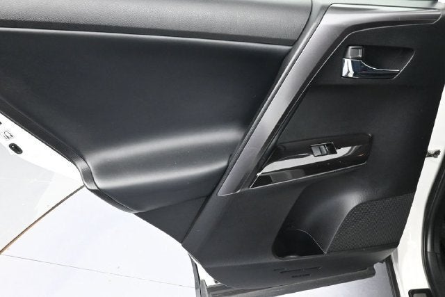 2017 Toyota RAV4 SE
