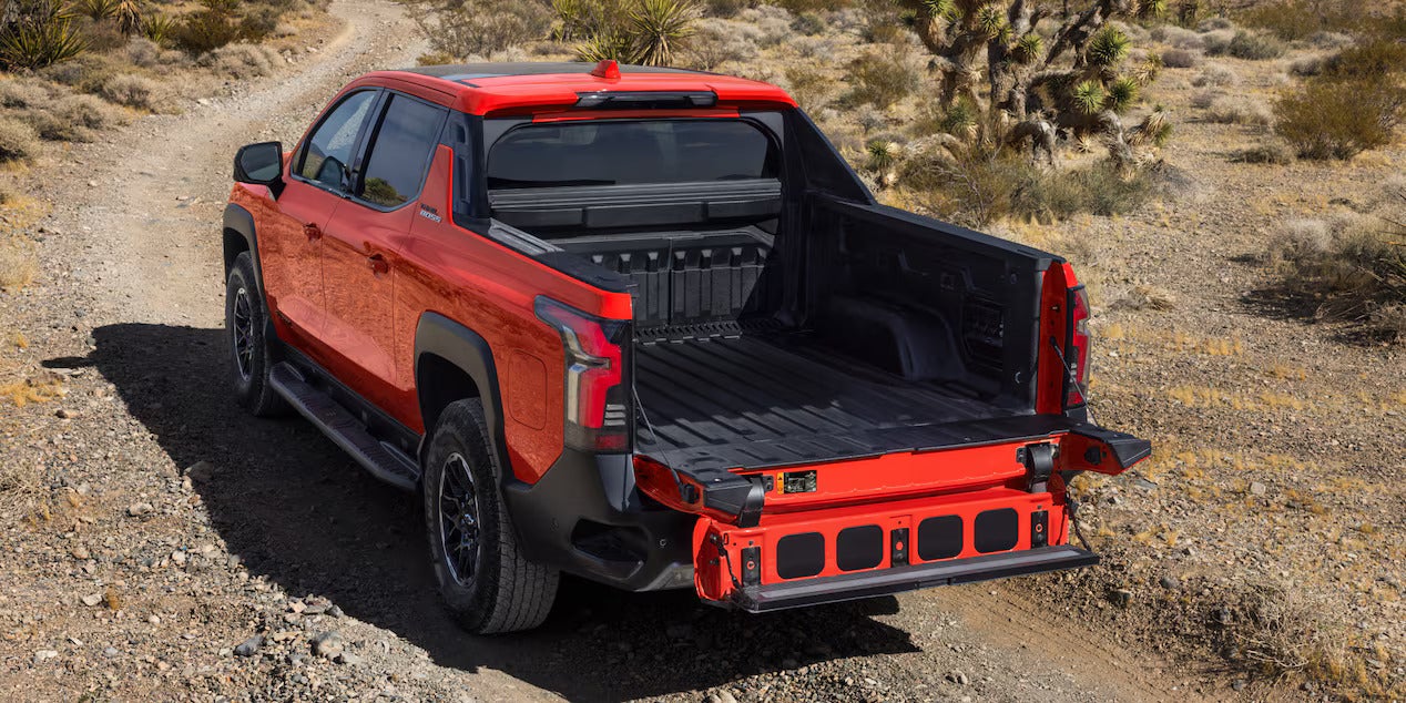 2026 Chevrolet Silverado EV Multi-Flex Midgate open